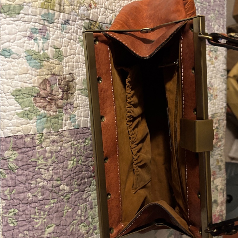 Vintage looking Patricia Nash handbag - Picture 2 of 5